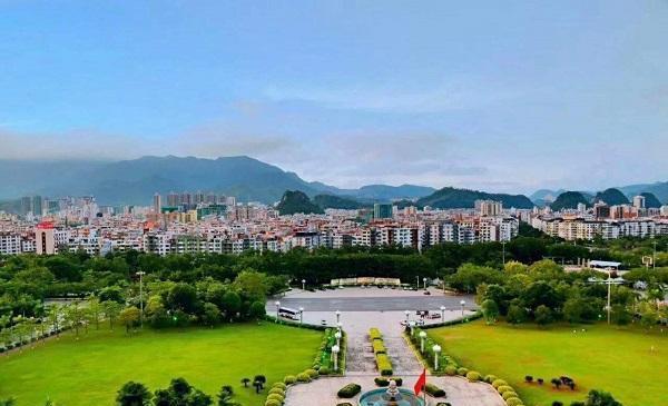 广东云浮很“心酸”的县,位于西江中游南岸,经济却比不过一个镇